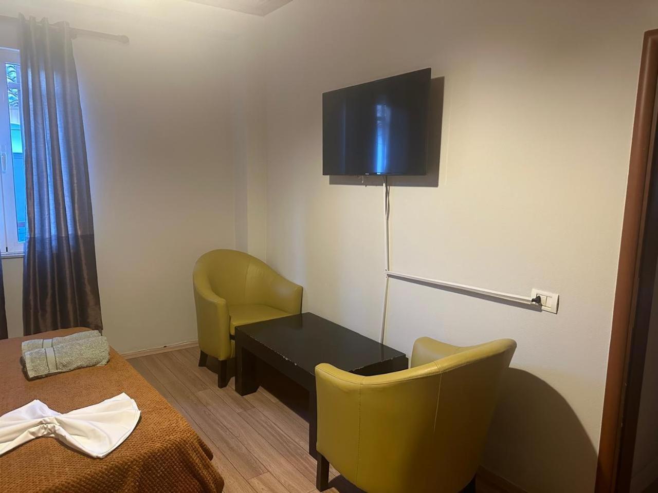 Eden Hostel Tiranë Eksteriør bilde