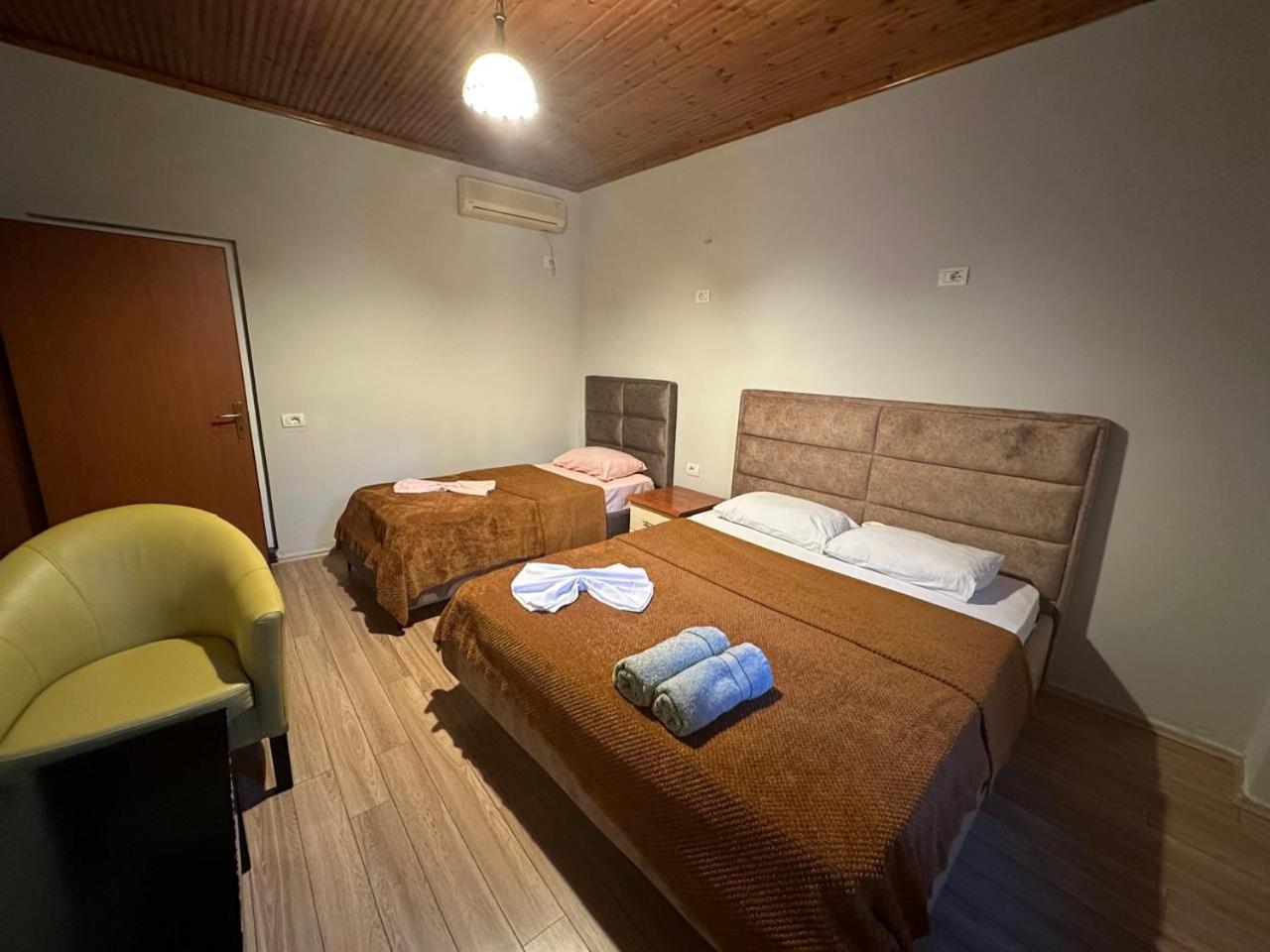 Eden Hostel Tiranë Eksteriør bilde