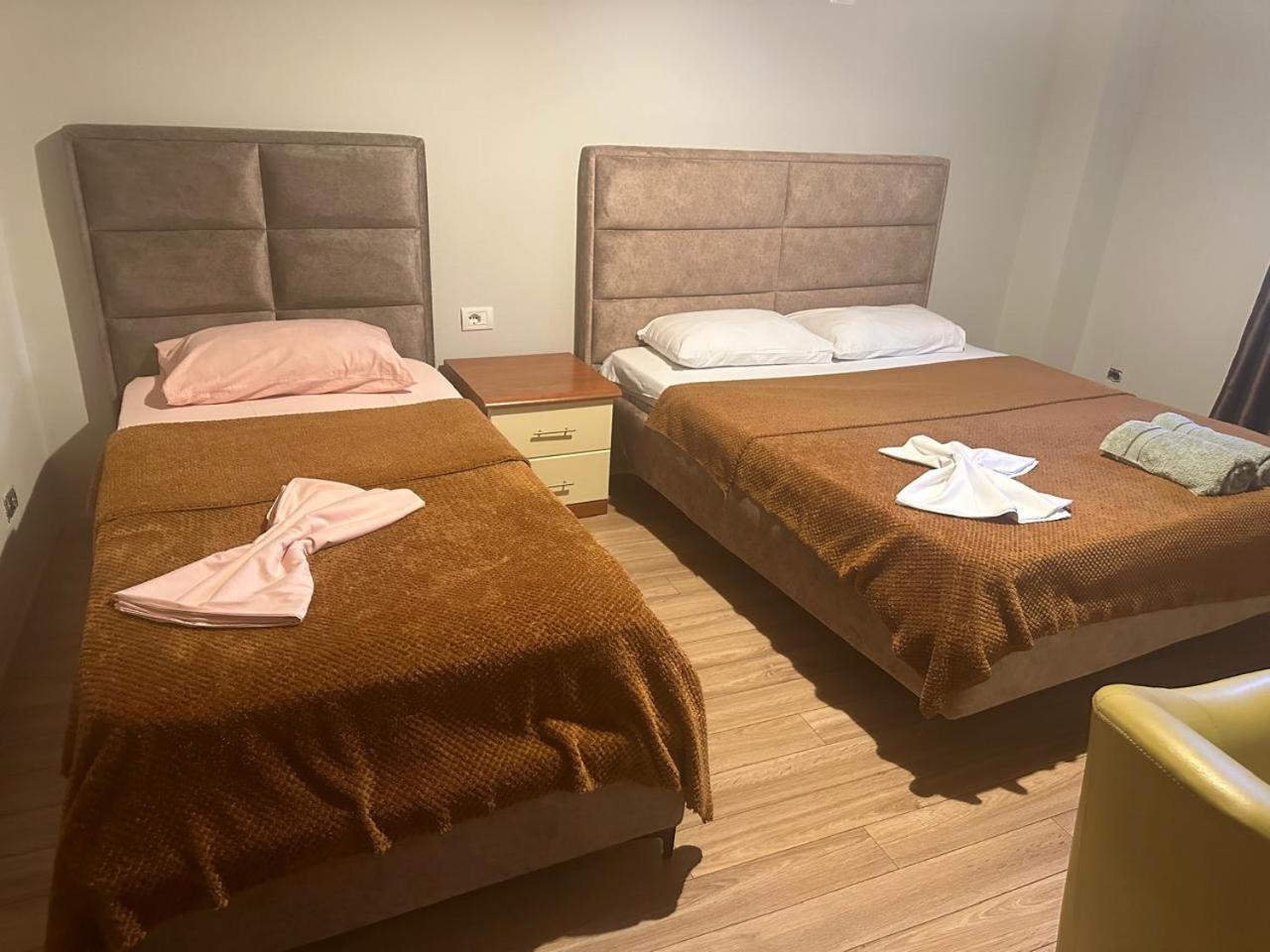 Eden Hostel Tiranë Eksteriør bilde