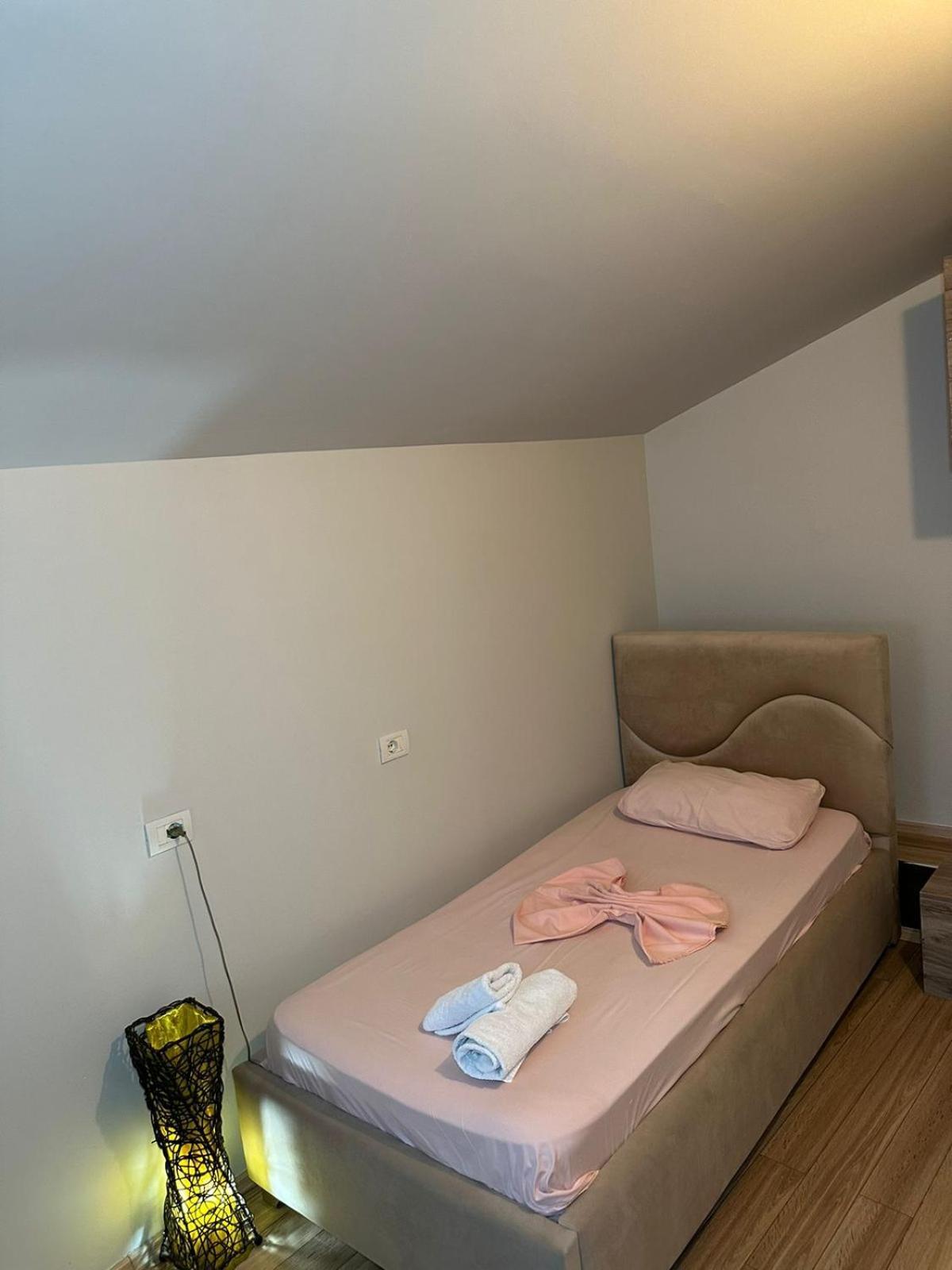 Eden Hostel Tiranë Eksteriør bilde